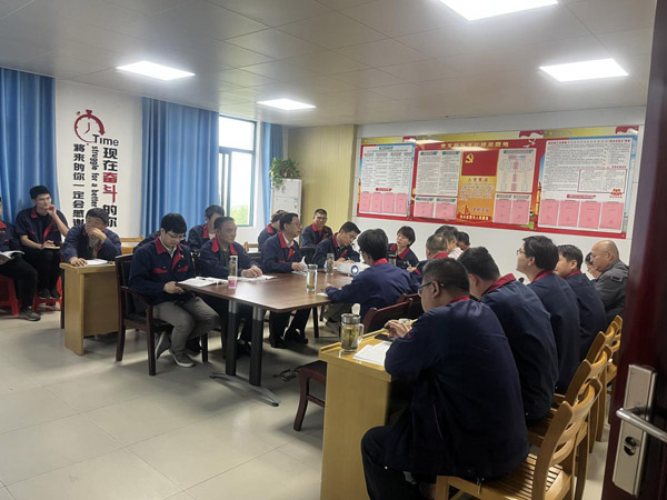 王伍升到建材研究室、建材公司調(diào)研